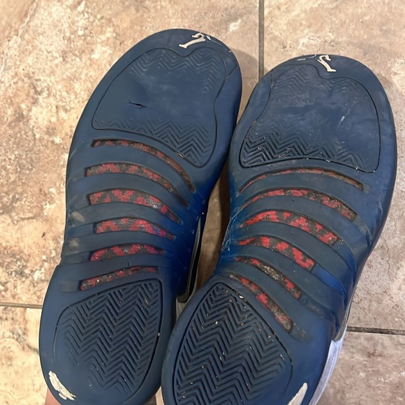 Men jordans 12 - Picture 6 of 7